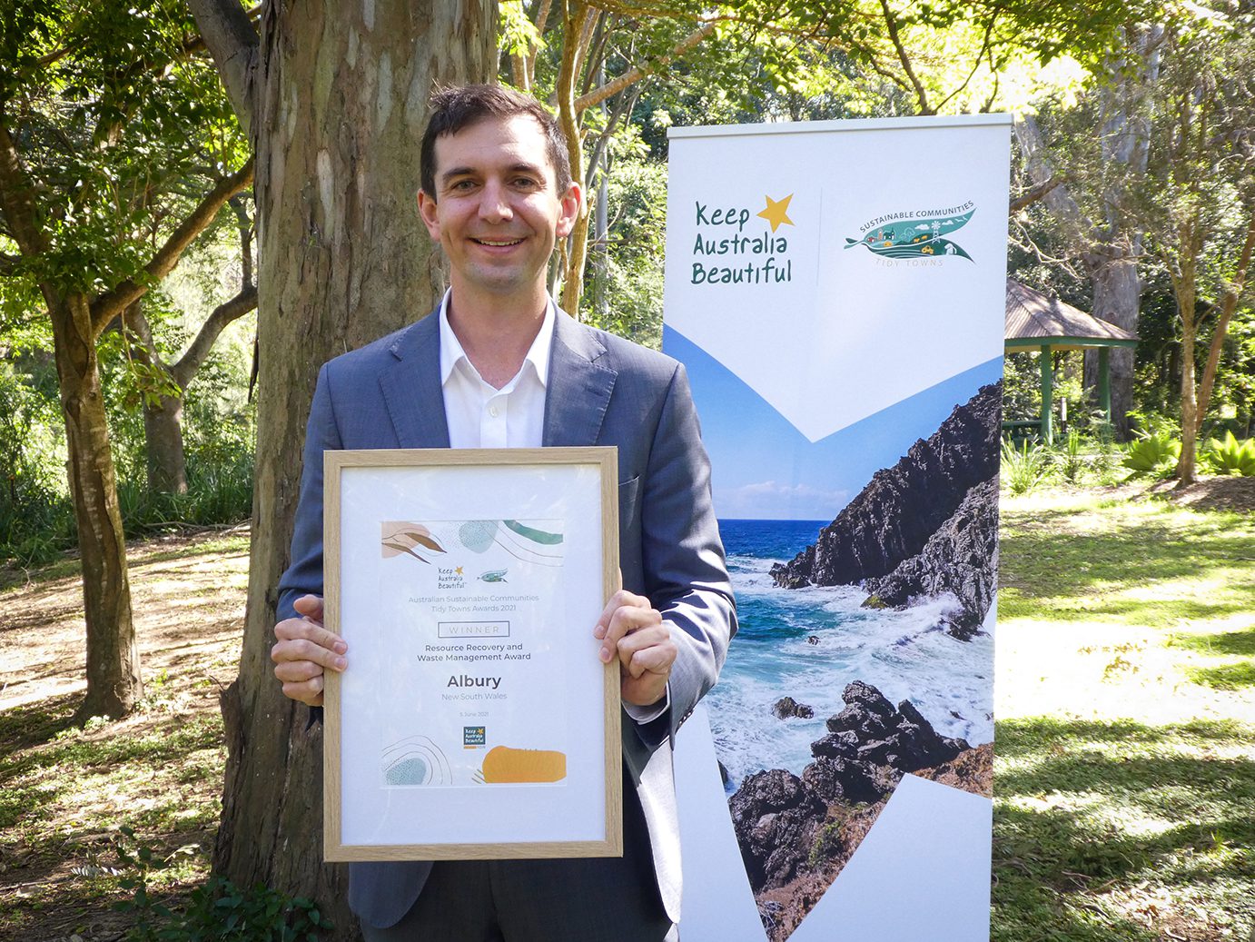 Resource Recovery and Waste Management Hon Trevor Evans MP, Assistant Minister for Waste Reduction and Environmental Management with the 2021 Australian Sustainable Communities Tidy Towns Resource Recovery and Waste Management Award presented to Albury, NSW