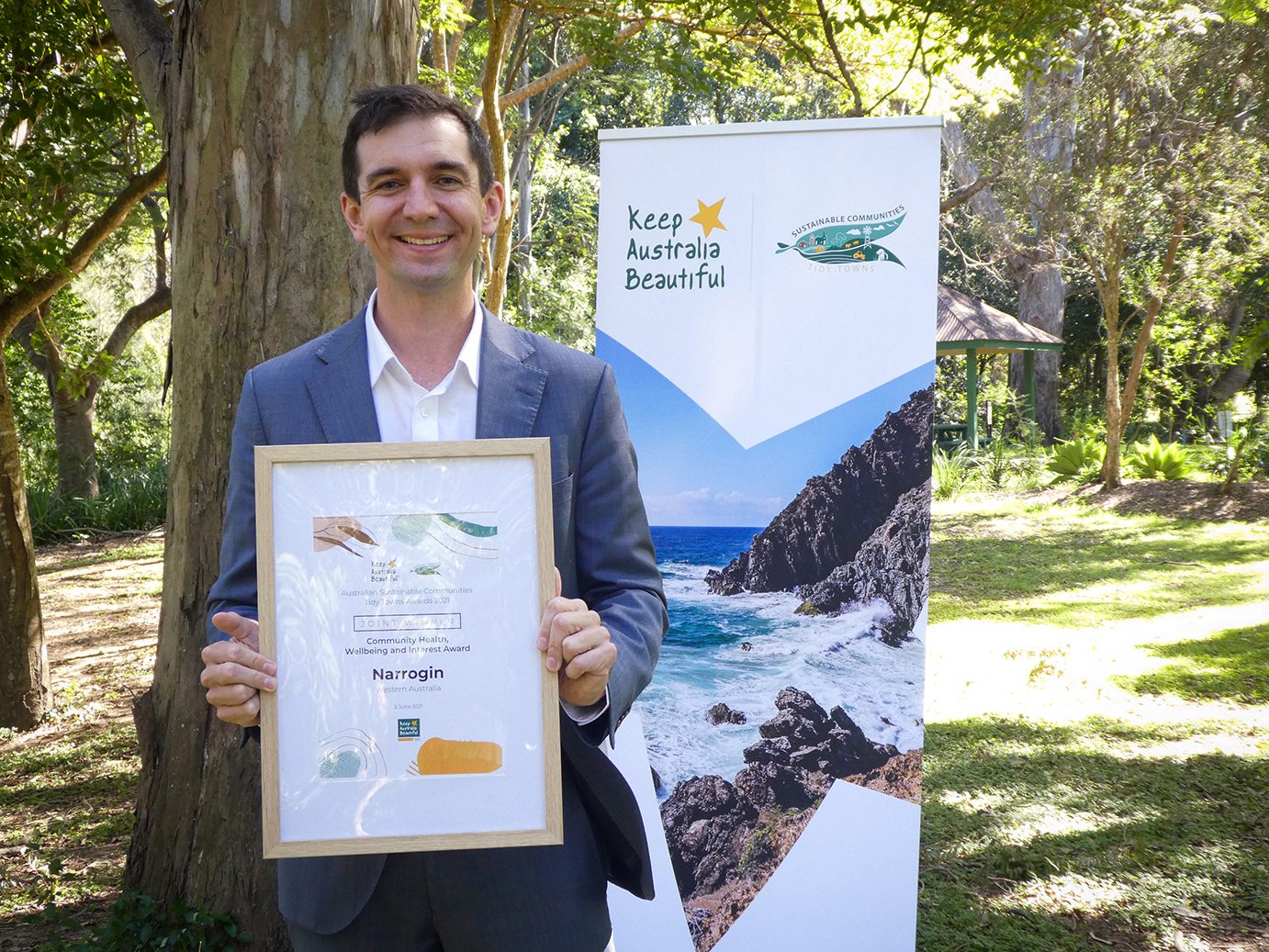 Hon Trevor Evans MP, Assistant Minister for Waste Reduction and Environmental Management with the 2021 Australian Sustainable Communities Tidy Towns Community Health Wellbeing and Interest Award presented to Narrogin, WA (Joint Winner) Hon Trevor Evans MP, Assistant Minister for Waste Reduction and Environmental Management with the 2021 Australian Sustainable Communities Tidy Towns Community Health Wellbeing and Interest Award presented to Narrogin, WA (Joint Winner)