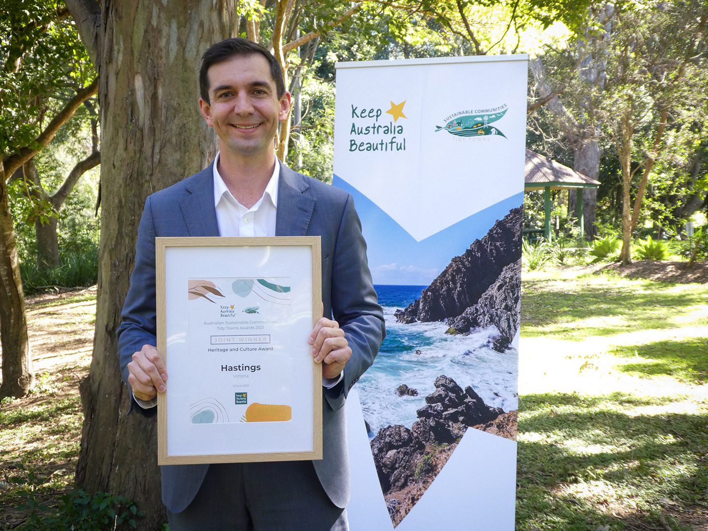 Hon Trevor Evans MP, Assistant Minister for Waste Reduction and Environmental Management with the 2021 Australian Sustainable Communities Tidy Towns Heritage and Culture Award presented to Hastings, Victoria (joint winner) Heritage and Culture