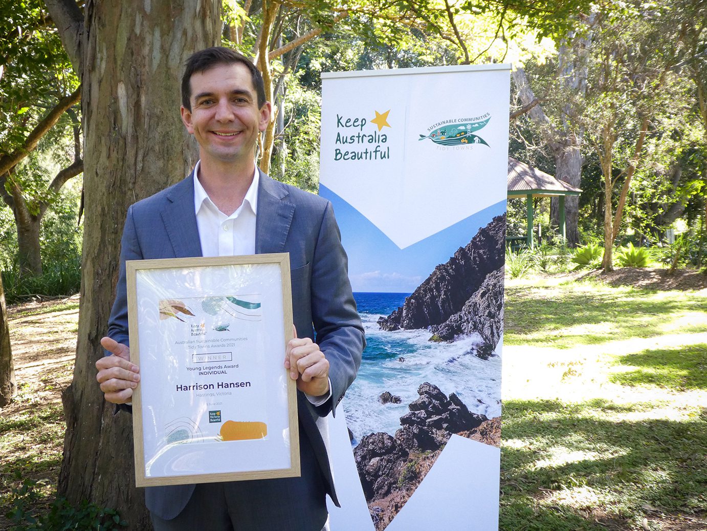 Hon Trevor Evans MP, Assistant Minister for Waste Reduction and Environmental Management with the 2021 Australian Sustainable Communities Tidy Towns Young Legend’s (Individual) Award presented to Harrison Hansen from Hastings, Victoria Young Legends – Individual